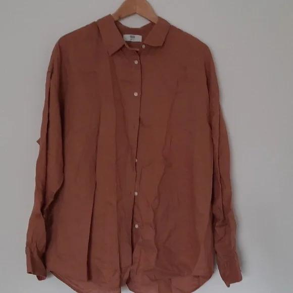 Linen button down - Picture 1 of 3